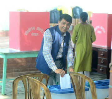 उद्योग वाणिज्य महासंघका वरिष्ठ उपाध्यक्ष ढकालले गरे मतदान 